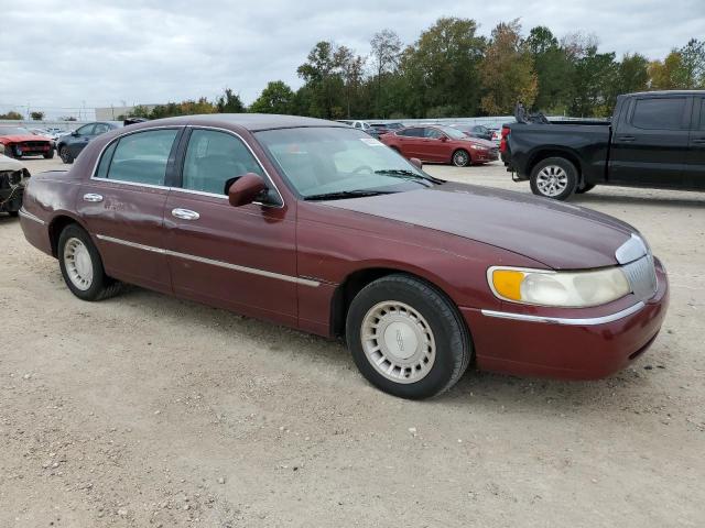 1LNHM81W11Y647806 - 2001 LINCOLN TOWN CAR EXECUTIVE MAROON photo 4