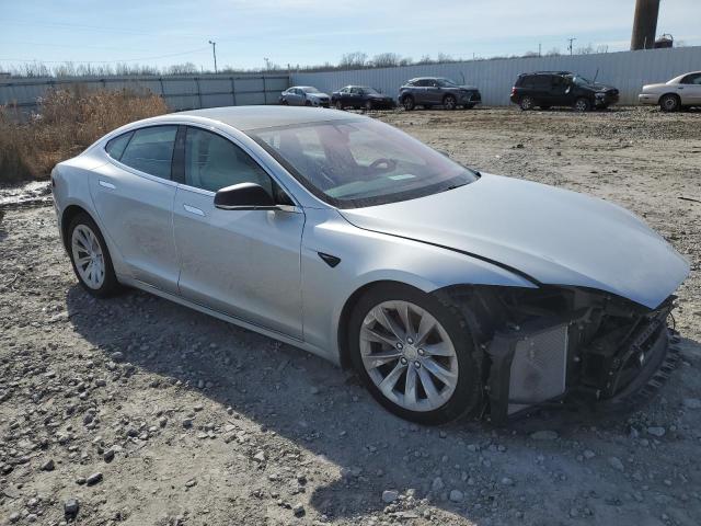 5YJSA1E23HF228853 - 2017 TESLA MODEL S Արծաթագույն լուսանկար 4