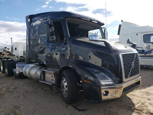 4V4WC9EH8NN601224 - 2022 VOLVO VNR BLACK photo 1