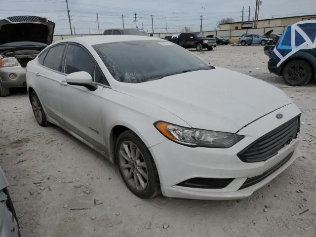 3FA6P0LU8HR266145 - 2017 FORD FUSION SE HYBRID WHITE photo 4