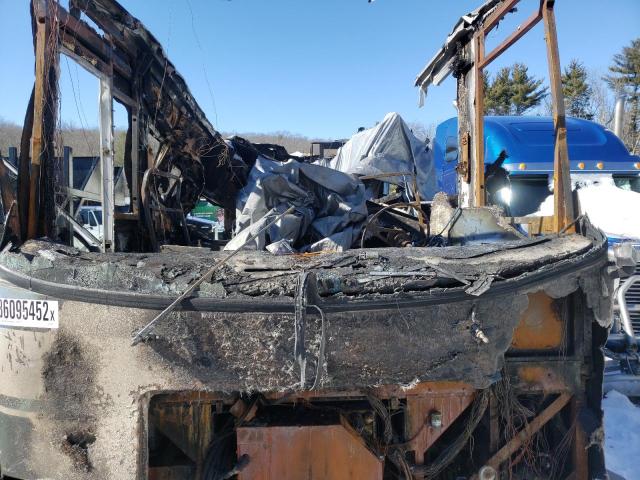 1RF22454822019627 - 2002 ROADMASTER RAIL RAISED RAI TWO TONE photo 5