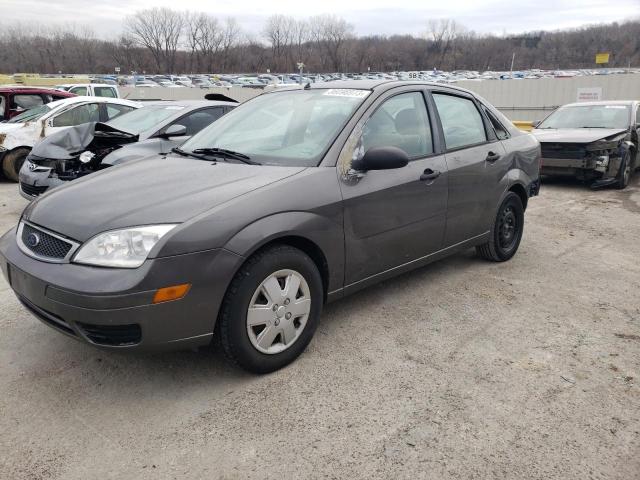 1FAFP34N15W267400 - 2005 FORD FOCUS ZX4 GRAY photo 1