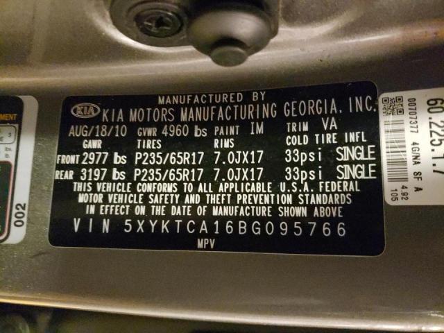 5XYKTCA16BG095766 - 2011 KIA SORENTO BASE GRAY photo 10