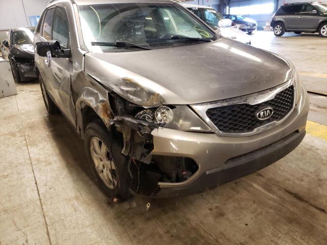 5XYKTCA16BG095766 - 2011 KIA SORENTO BASE GRAY photo 9