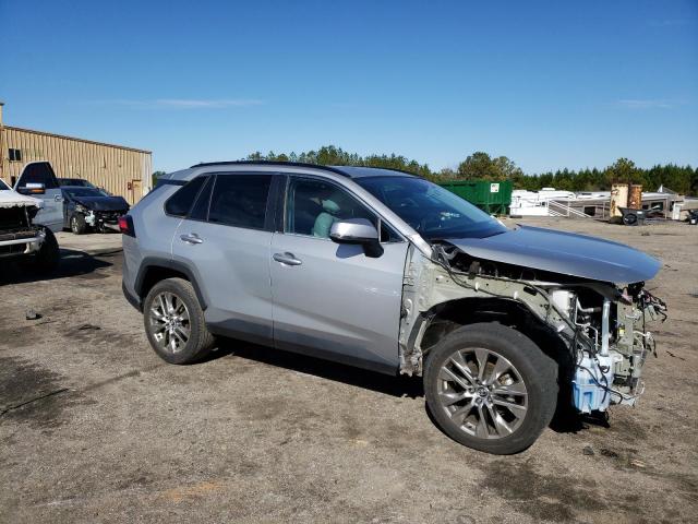 2T3C1RFVXLW059610 - 2020 TOYOTA RAV4 XLE PREMIUM SILVER photo 4