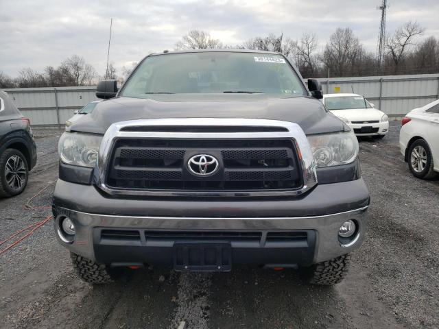 5TFDY5F10CX270218 - 2012 TOYOTA TUNDRA CREWMAX SR5 GRAY photo 5