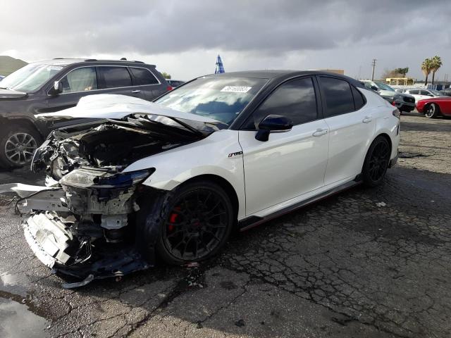 4T1KZ1AK9MU056419 - 2021 TOYOTA CAMRY TRD WHITE photo 1