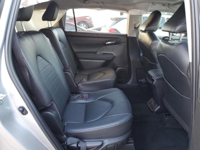 5TDGZRAH5NS137002 - 2022 TOYOTA HIGHLANDER XLE ვერცხლისფერი ფოტო 11