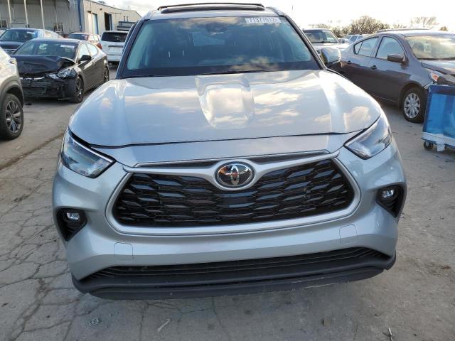 5TDGZRAH5NS137002 - 2022 TOYOTA HIGHLANDER XLE ვერცხლისფერი ფოტო 5