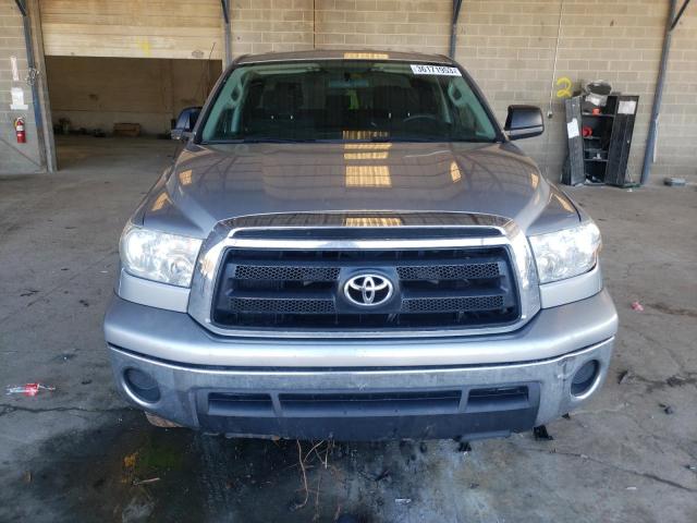 5TFRY5F18AX078449 - 2010 TOYOTA TUNDRA DOUBLE CAB SR5 GRAY photo 5