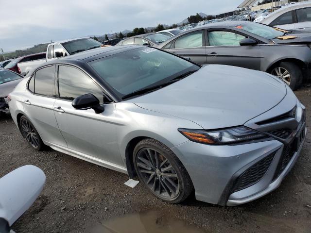 4T1KZ1AK3MU060112 - 2021 TOYOTA CAMRY TRD SILVER photo 4