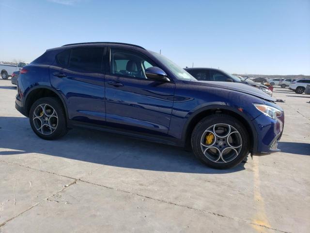 ZASPAKAN1K7C44498 - 2019 ALFA ROMEO STELVIO BLUE photo 4