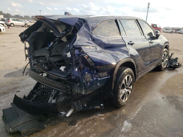5TDGZRAH0MS052728 - 2021 TOYOTA HIGHLANDER XLE BLUE photo 4