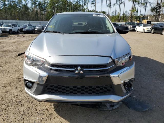 JA4AP3AU7JZ027884 - 2018 MITSUBISHI OUTLANDER ES SILVER photo 5