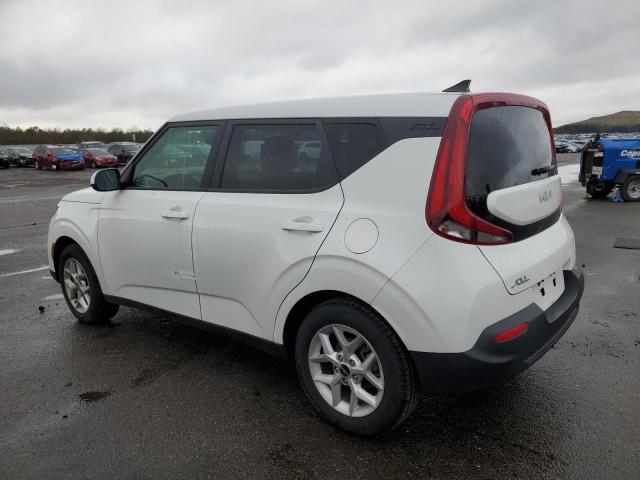 KNDJ23AU8N7185978 - 2022 KIA SOUL LX WHITE photo 2