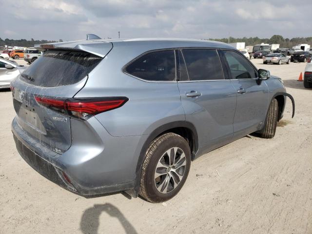 5TDGBRCH9NS072771 - 2022 TOYOTA HIGHLANDER HYBRID XLE BLUE photo 3