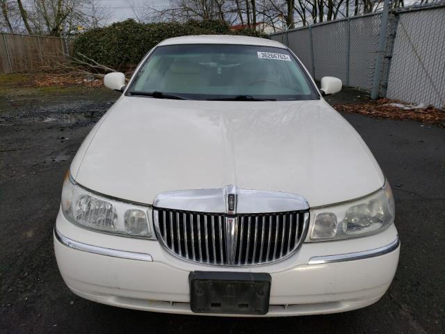 1LNHM83W21Y688572 - 2001 LINCOLN TOWN CARTIER WHITE photo 5