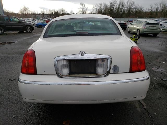 1LNHM83W21Y688572 - 2001 LINCOLN TOWN CARTIER WHITE photo 6