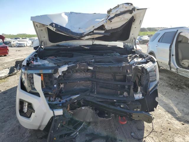 1GKS2CKD6MR241474 - 2021 GMC YUKON AT4 WHITE photo 5