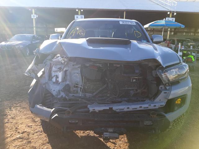 5TFCZ5AN8HX096747 - 2017 TOYOTA TACOMA DOUBLE CAB 灰色 照片 5