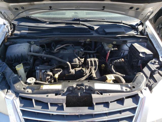 2A4RR4DE2AR215357 - 2010 CHRYSLER TOWN & COU LX SILVER photo 11