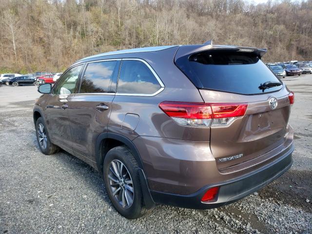 5TDJZRFH9HS468734 - 2017 TOYOTA HIGHLANDER SE  photo 3