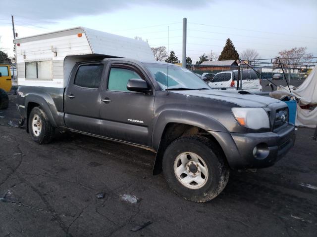 3TMMU4FN1AM016352 - 2010 TOYOTA TACOMA DOUBLE CAB LONG BED GRAY photo 4