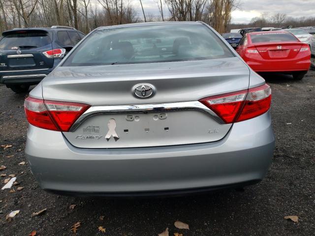 4T1BF1FK6HU375641 - 2017 TOYOTA CAMRY LE SILVER photo 6