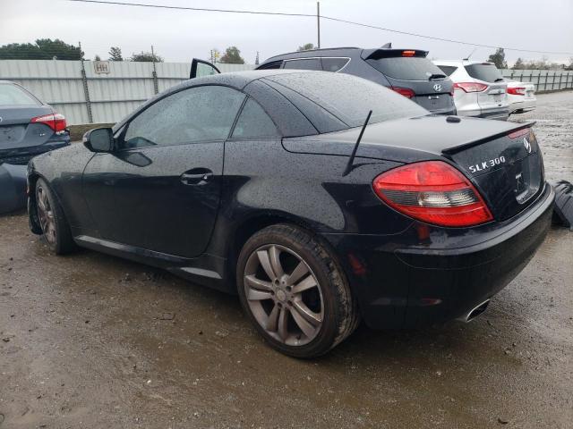 WDBWK5EA8BF237143 - 2011 MERCEDES-BENZ SLK 300 BLACK photo 2