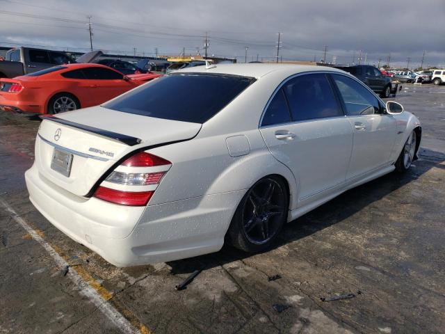 WDDNG71X57A136964 - 2007 MERCEDES-BENZ 108 550 WHITE photo 4