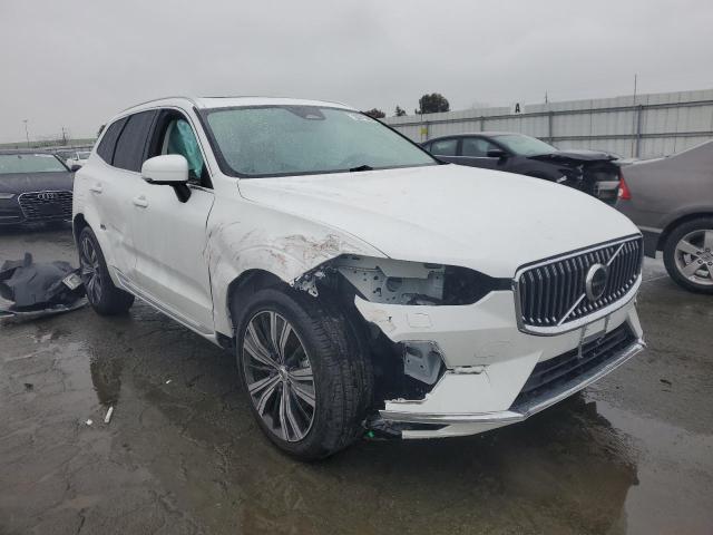 YV4L12RN0P1217490 - 2023 VOLVO XC60 PLUS WHITE photo 4