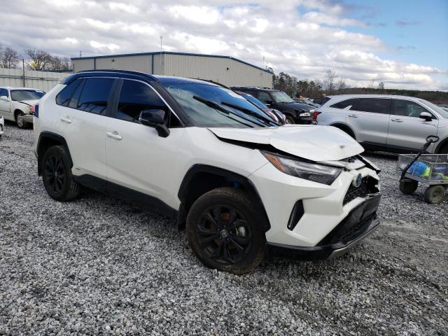 2T3E6RFV4NW031038 - 2022 TOYOTA RAV4 XSE WHITE photo 4