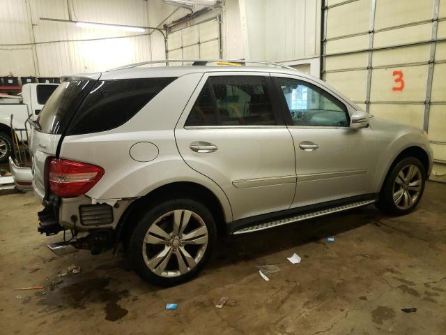 4JGBB8GB0BA628710 - 2011 MERCEDES-BENZ ML 350 4MATIC SILVER photo 3