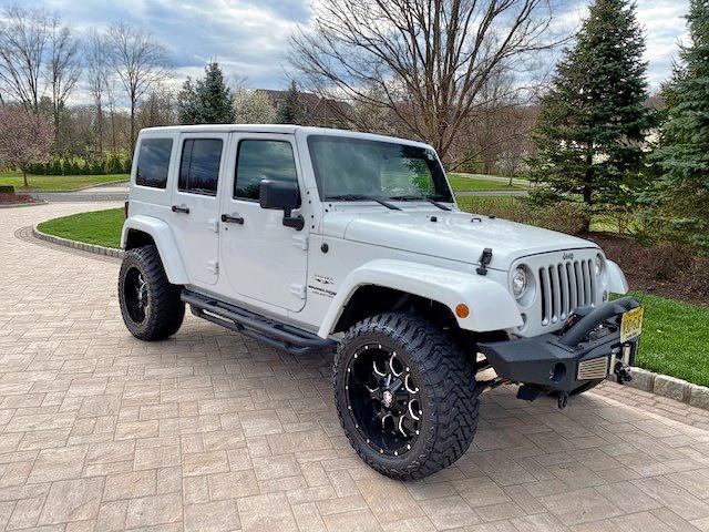 1C4HJWEG3JL927552 - 2018 JEEP WRANGLER UNLIMITED SAHARA  photo 2