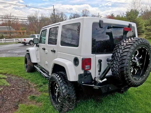 1C4HJWEG3JL927552 - 2018 JEEP WRANGLER UNLIMITED SAHARA  photo 3