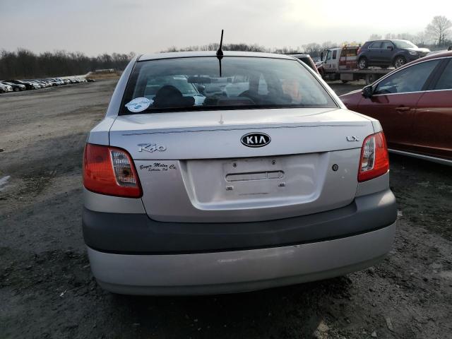 KNADE123286362594 - 2008 KIA RIO BASE SILVER photo 6