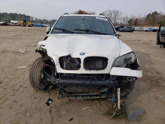 5UXZV8C59BL418944 - 2011 BMW X5 XDRIVE50I WHITE photo 5