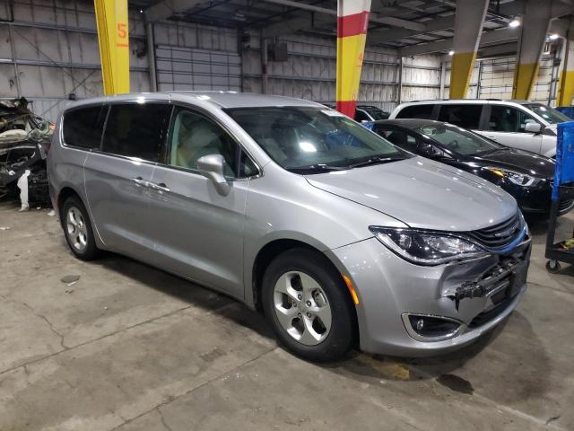 2C4RC1H73JR278159 - 2018 CHRYSLER PACIFICA HYBRID TOURING PLUS GRAY photo 4