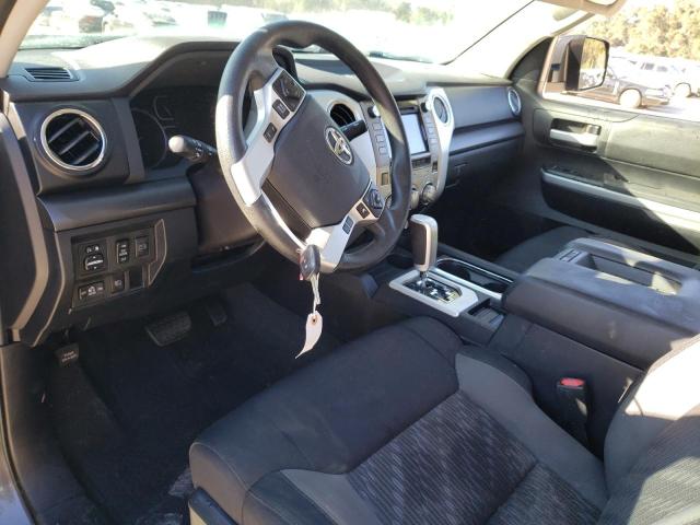 5TFRY5F16JX238148 - 2018 TOYOTA TUNDRA DOUBLE CAB SR/SR5 GRAY photo 8