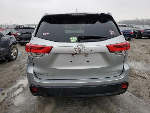 5TDJZRFH5KS618605 - 2019 TOYOTA HIGHLANDER SE SILVER photo 6