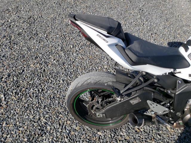 JKBZXJH13MA007200 - 2021 KAWASAKI ZX636 K WHITE photo 6