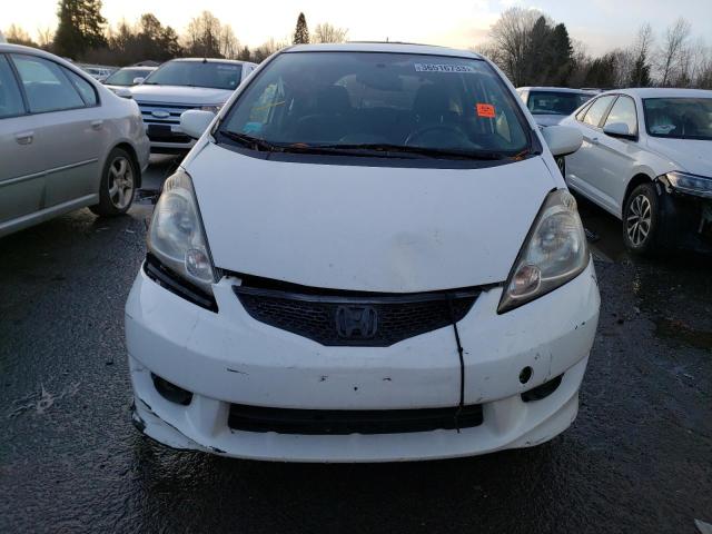 JHMGE8H5XBC022439 - 2011 HONDA FIT SPORT WHITE photo 5