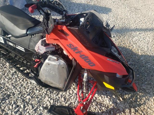 2BPSCDFD5FV000096 - 2015 SKI DOO RENEGADE RED photo 9