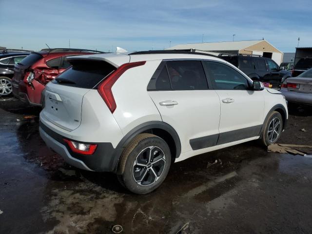 KNDCR3LE6P5043086 - 2023 KIA NIRO EX WHITE photo 3