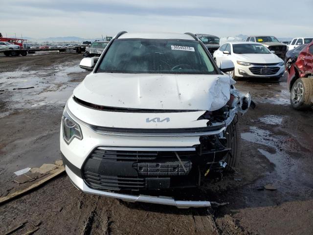 KNDCR3LE6P5043086 - 2023 KIA NIRO EX WHITE photo 5