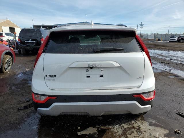 KNDCR3LE6P5043086 - 2023 KIA NIRO EX WHITE photo 6