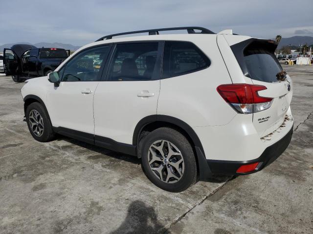 JF2SKAEC8NH480648 - 2022 SUBARU FORESTER PREMIUM WHITE photo 2