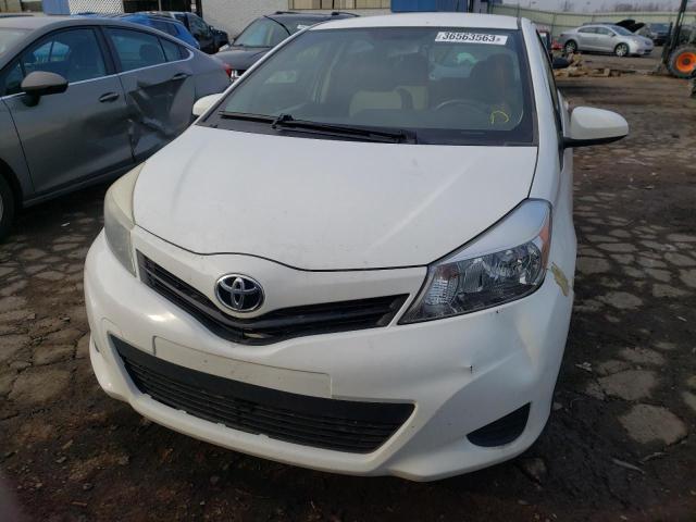 JTDKTUD39DD561775 - 2013 TOYOTA YARIS WHITE photo 5