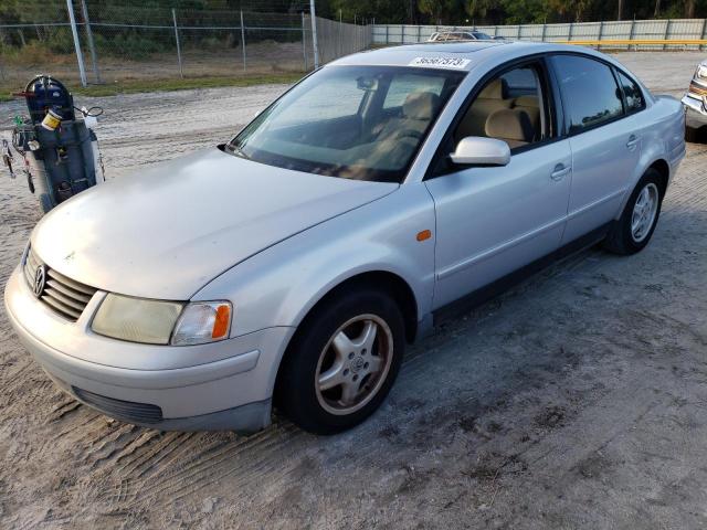 WVWMA63B1WE423647 - 1998 VOLKSWAGEN PASSAT GLS SILVER photo 1