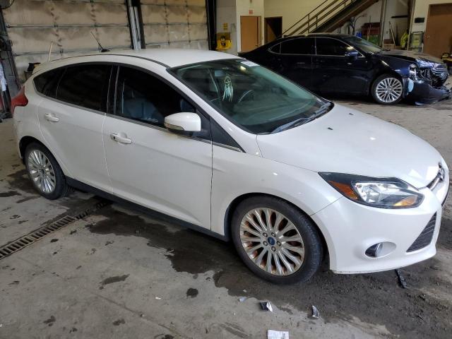 1FAHP3N27CL279482 - 2012 FORD FOCUS TITANIUM WHITE photo 4